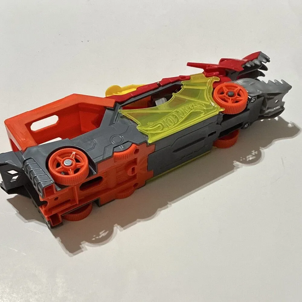 Hot Wheels Dragon Hauler Transporter GVH88 Car Carrier Truck 2020 Mattel Toy